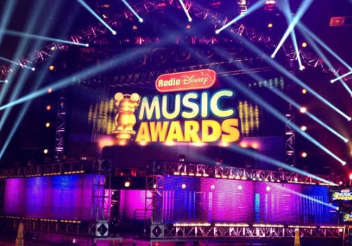 Entrega el Ardy en los Radio Disney Music Awards